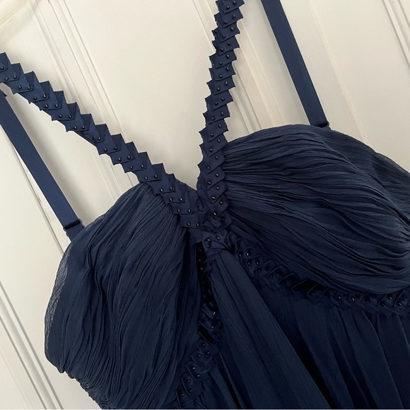 Beautiful blue BCBG short cocktail dress. Size 8. 100% silk crepe gauze fabric. - Picture 5 of 8